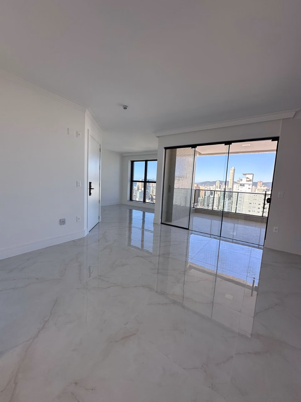Apartamento 3 suítes em Meia Praia — Meia Praia, Itapema