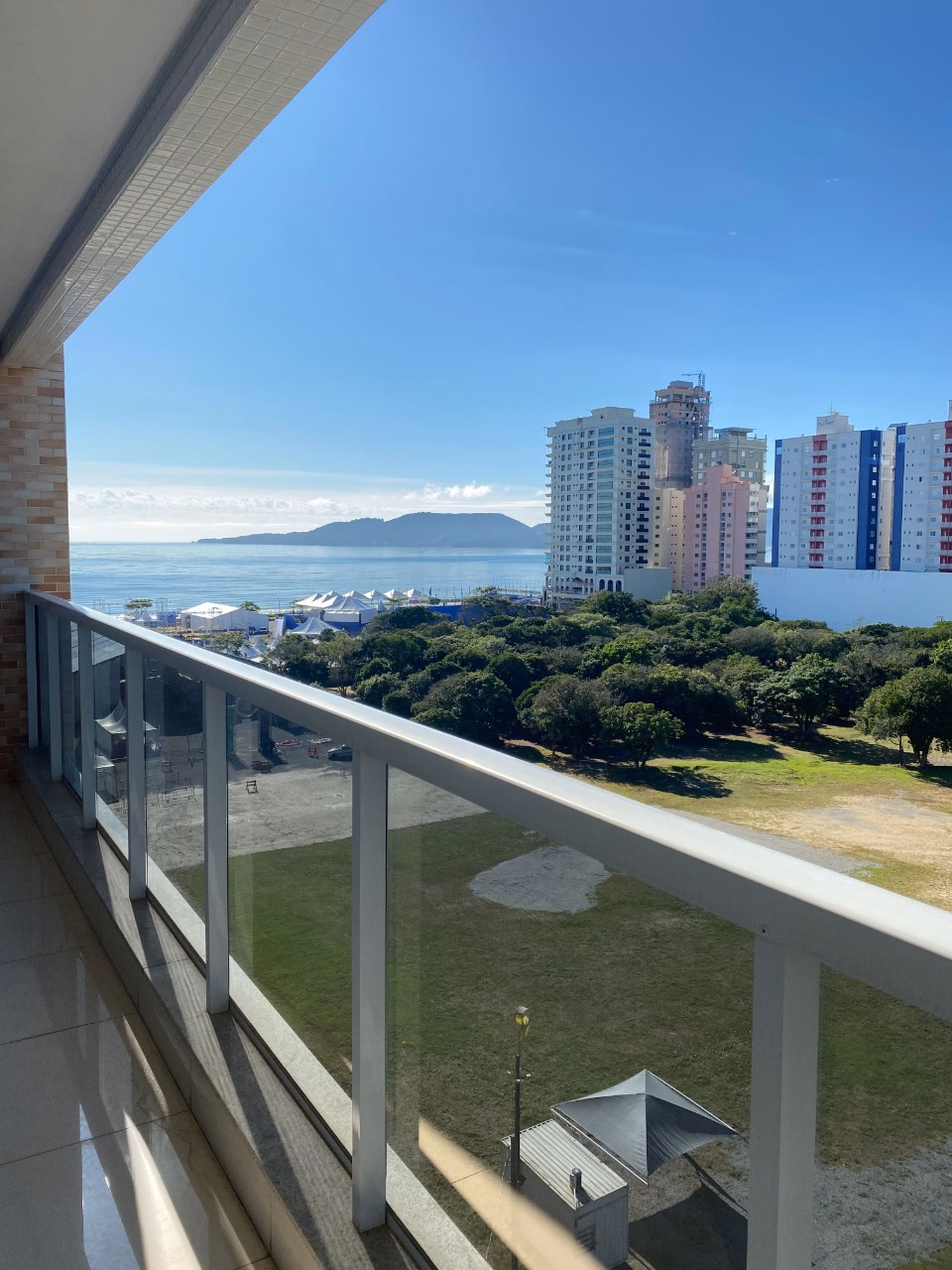 Apartamento 3 suítes em Meia Praia — Meia Praia