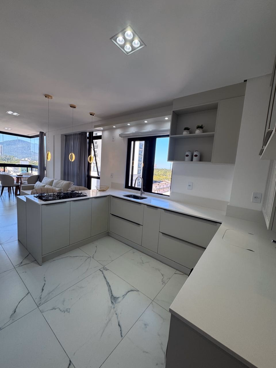 Apartamento 2 suítes em Meia Praia — Meia Praia, Itapema