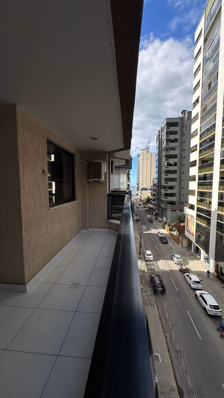 Apartamento 3 quartos em Meia Praia — Meia Praia