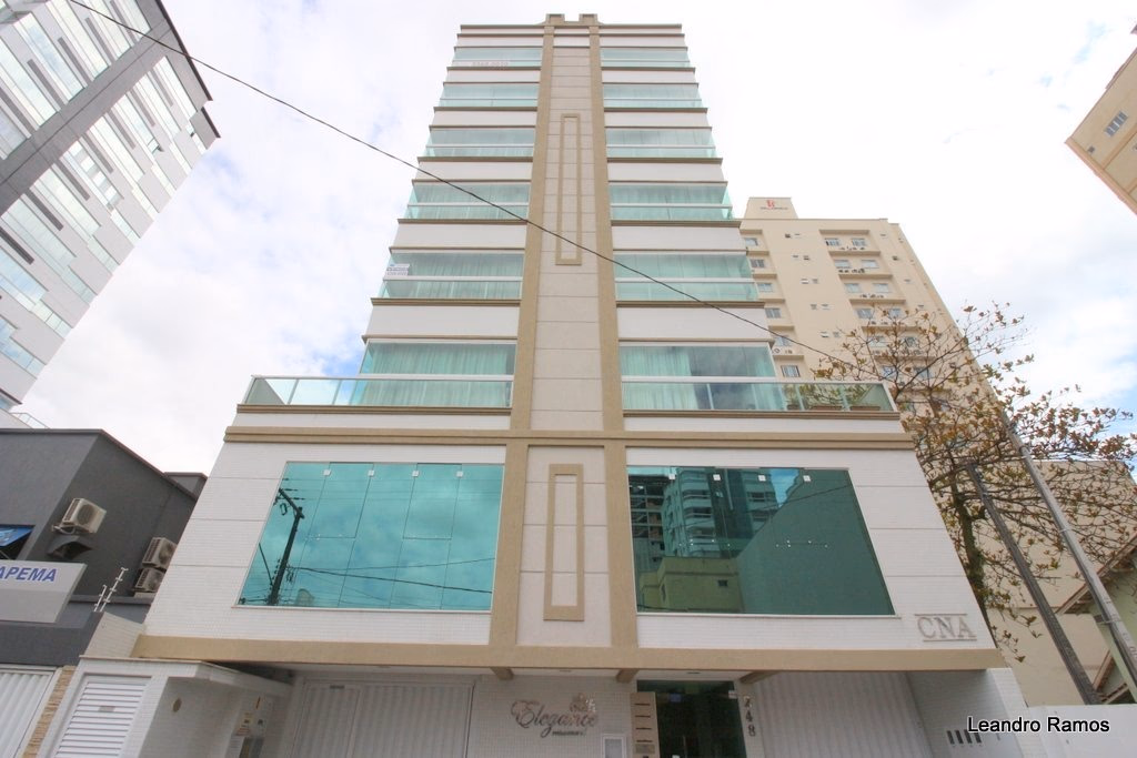 Elegance Residencial — Meia Praia