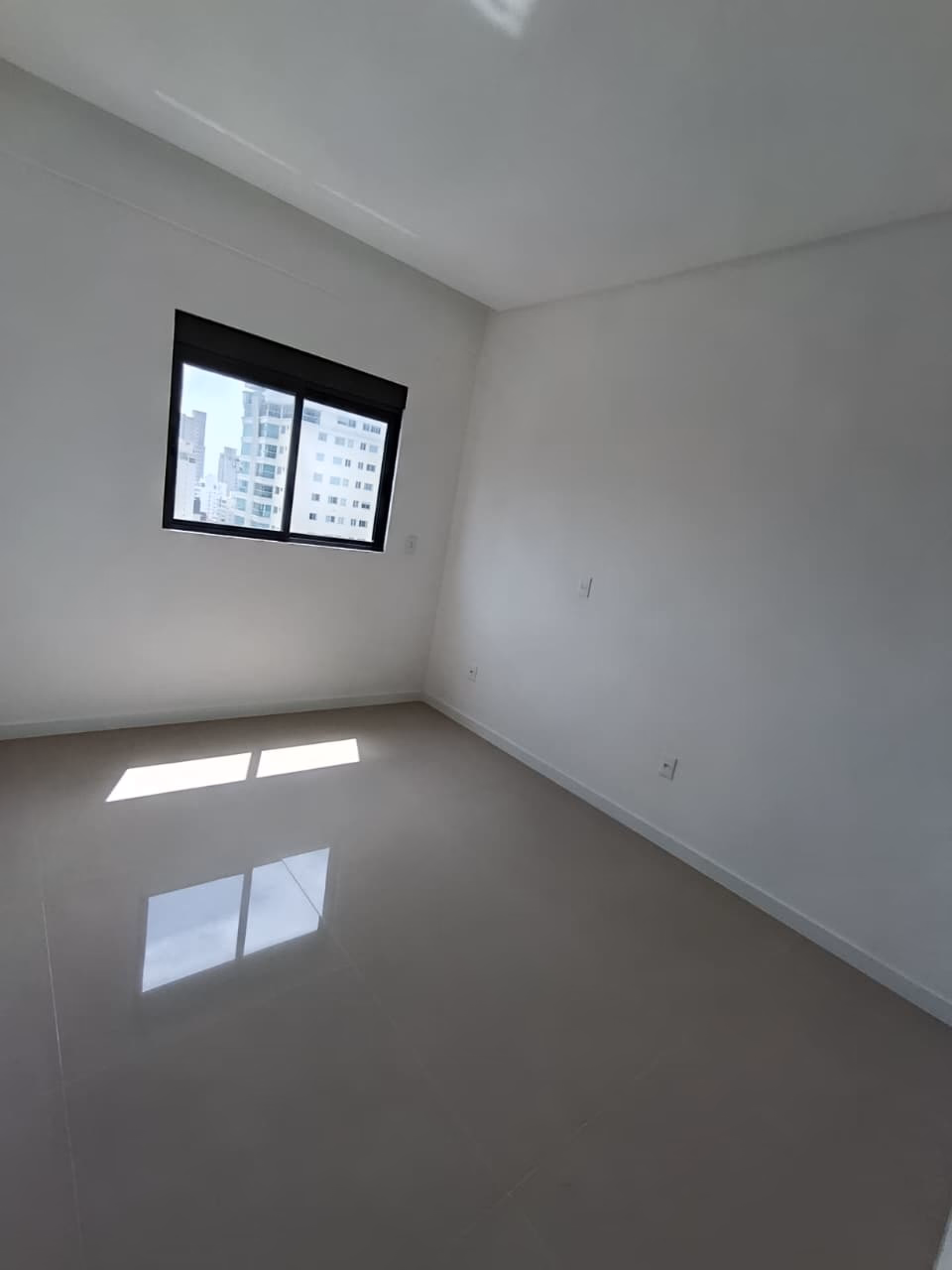Apartamento 3 suítes em Meia Praia — Meia Praia, Itapema