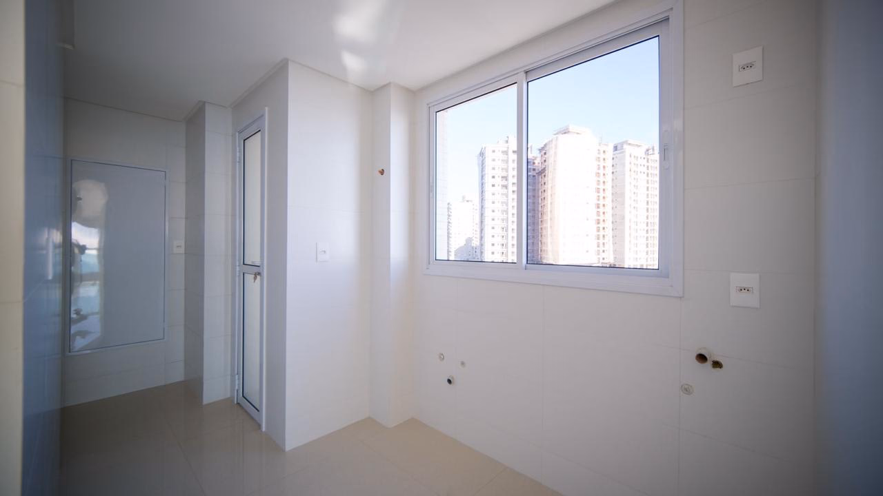 Apartamento 4 suítes em Centro — Centro, Itapema