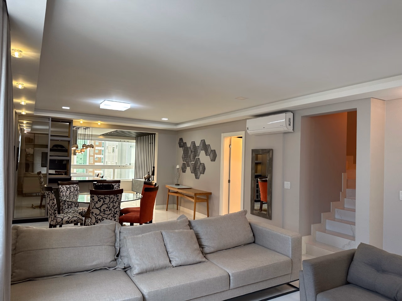 Apartamento 4 suítes em Meia Praia — Meia Praia