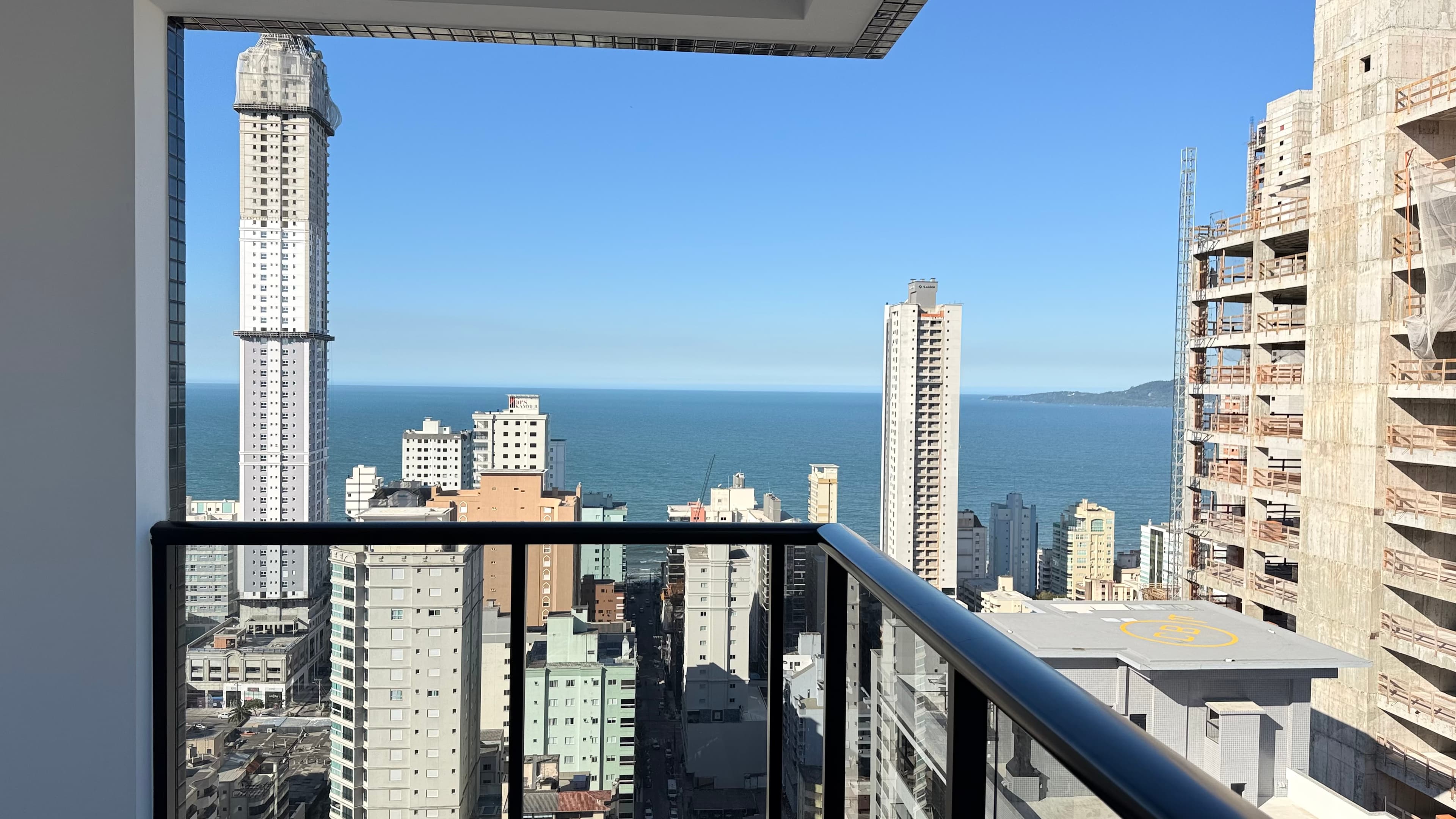 Apartamento 4 suítes em Meia Praia — Meia Praia, Itapema