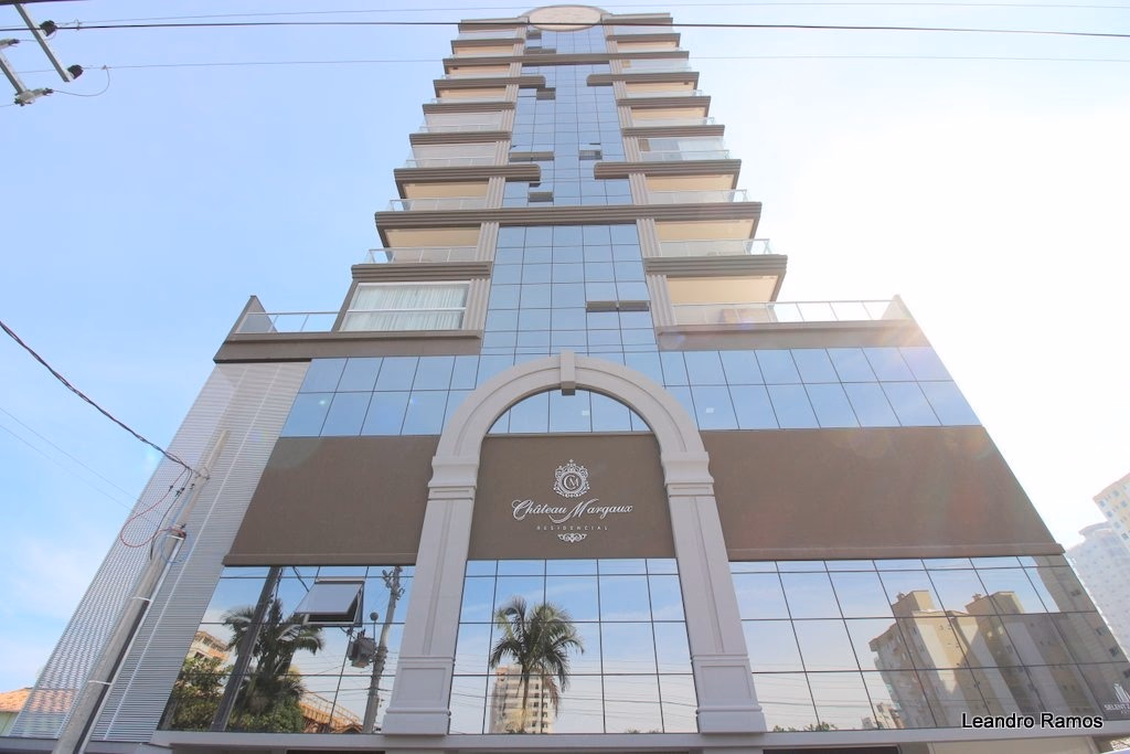 Chateau Margaux Residence — Meia Praia