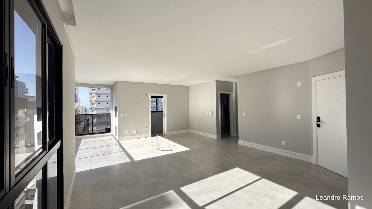 Apartamento 2 suítes em Meia Praia — Meia Praia, Itapema