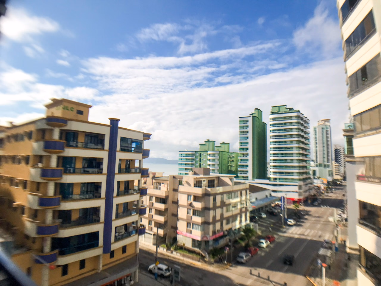Apartamento frente avenida a venda no Villa de Siena em Meia Praia, Itapema