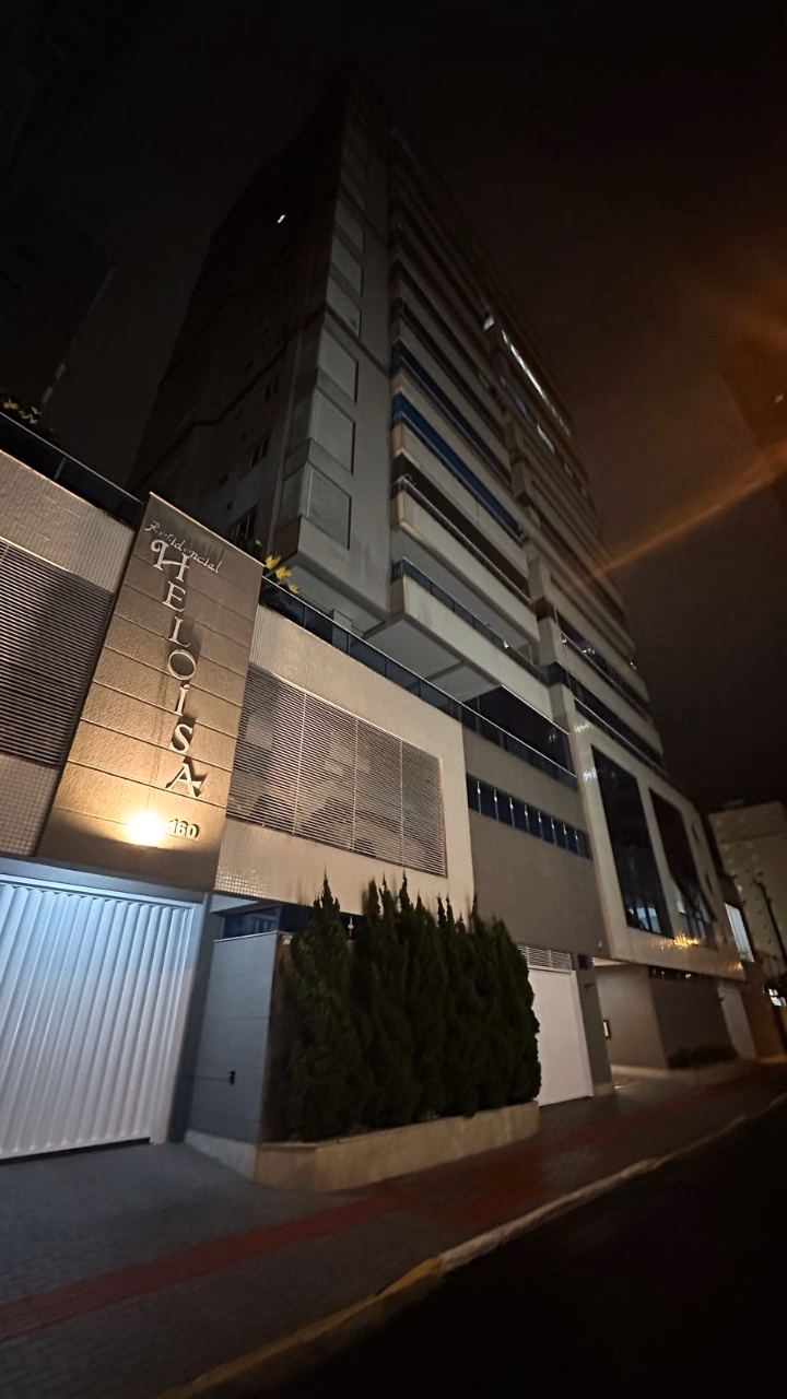 Apartamento 4 suítes em Meia Praia — Meia Praia, Itapema