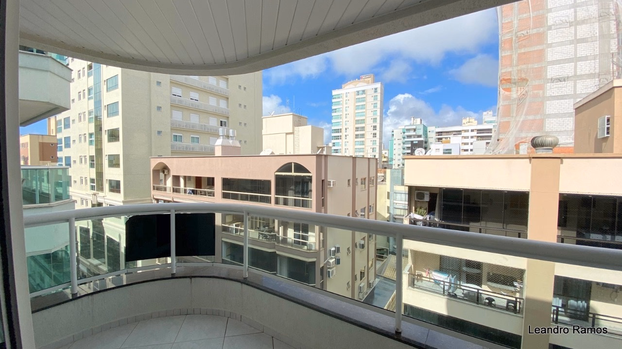Apartamento 3 quartos em Meia Praia — Meia Praia