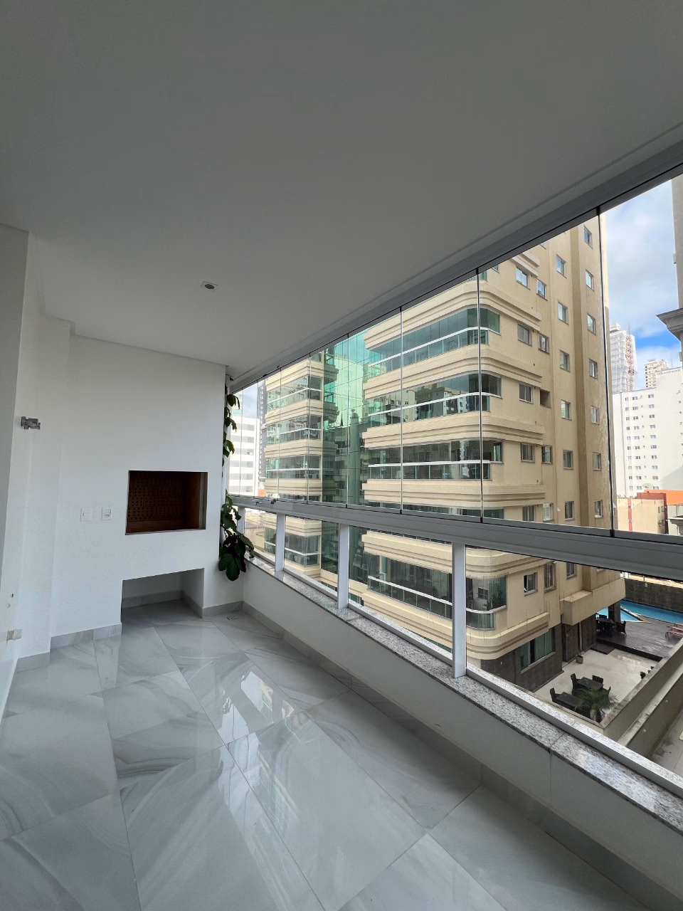 Apartamento 4 suítes em Meia Praia — Meia Praia, Itapema