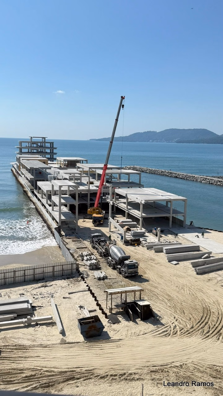 Apartamento 4 suítes em Meia Praia — Meia Praia, Itapema