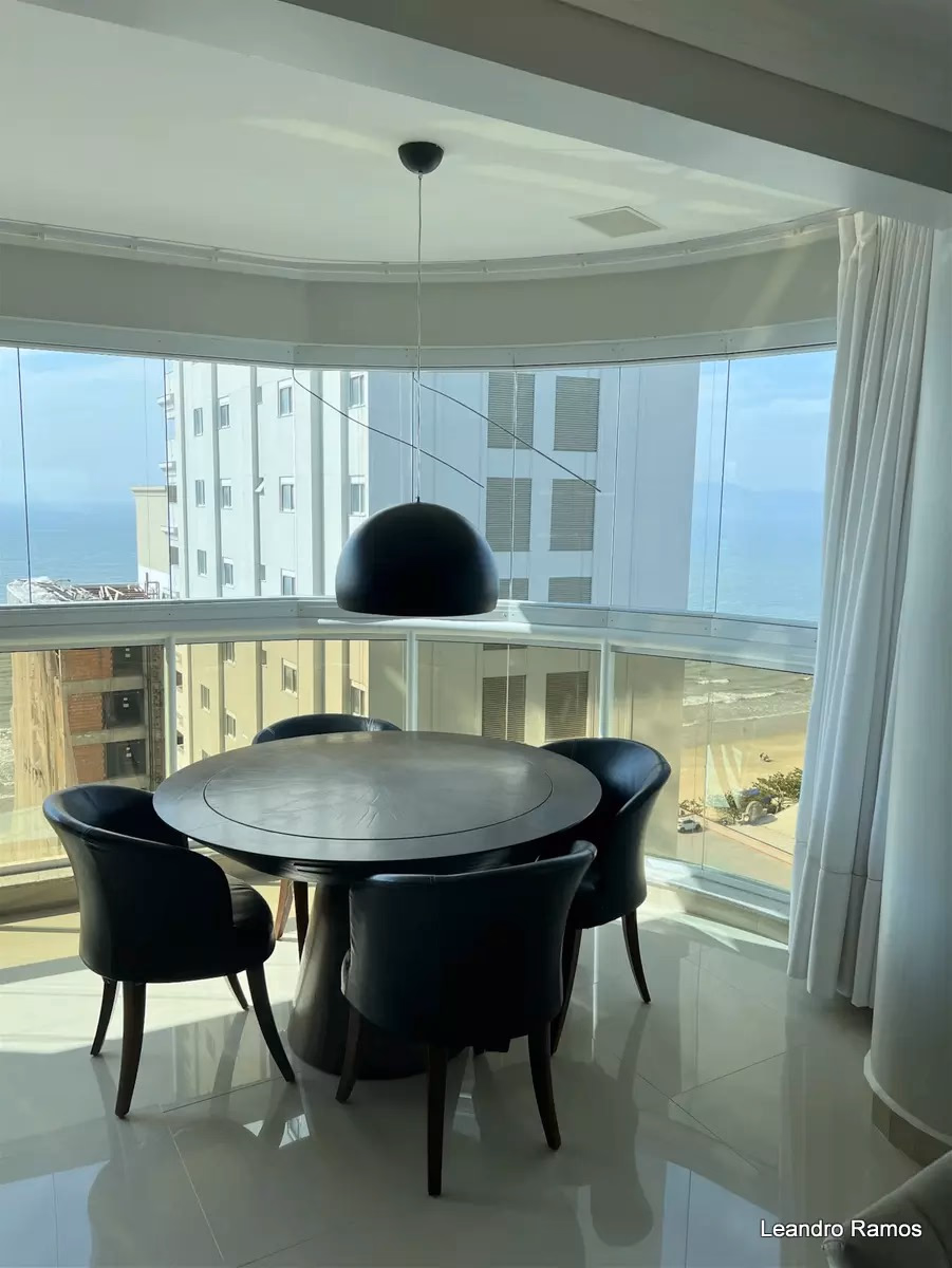 Apartamento 4 suítes em Meia Praia — Meia Praia, Itapema