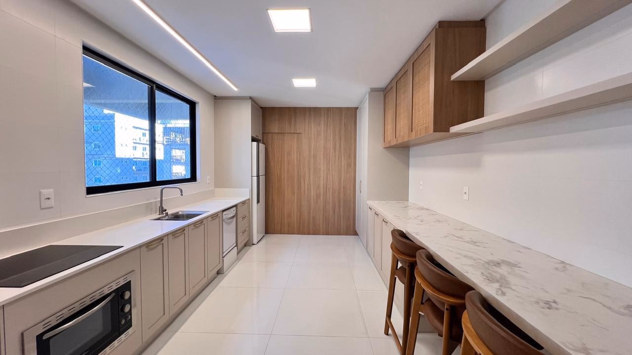 Apartamento 4 suítes em Meia Praia — Meia Praia, Itapema