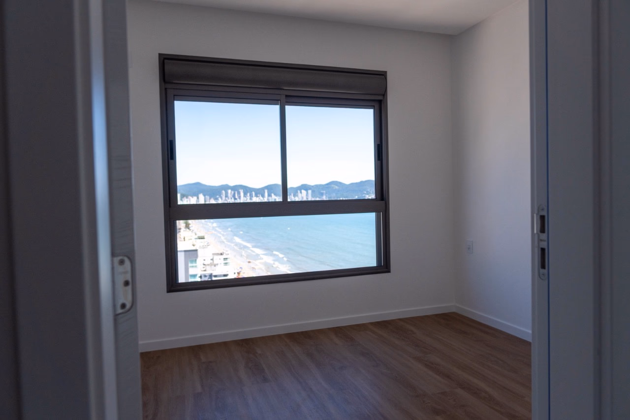 Apartamento 4 suítes em Meia Praia — Meia Praia, Itapema