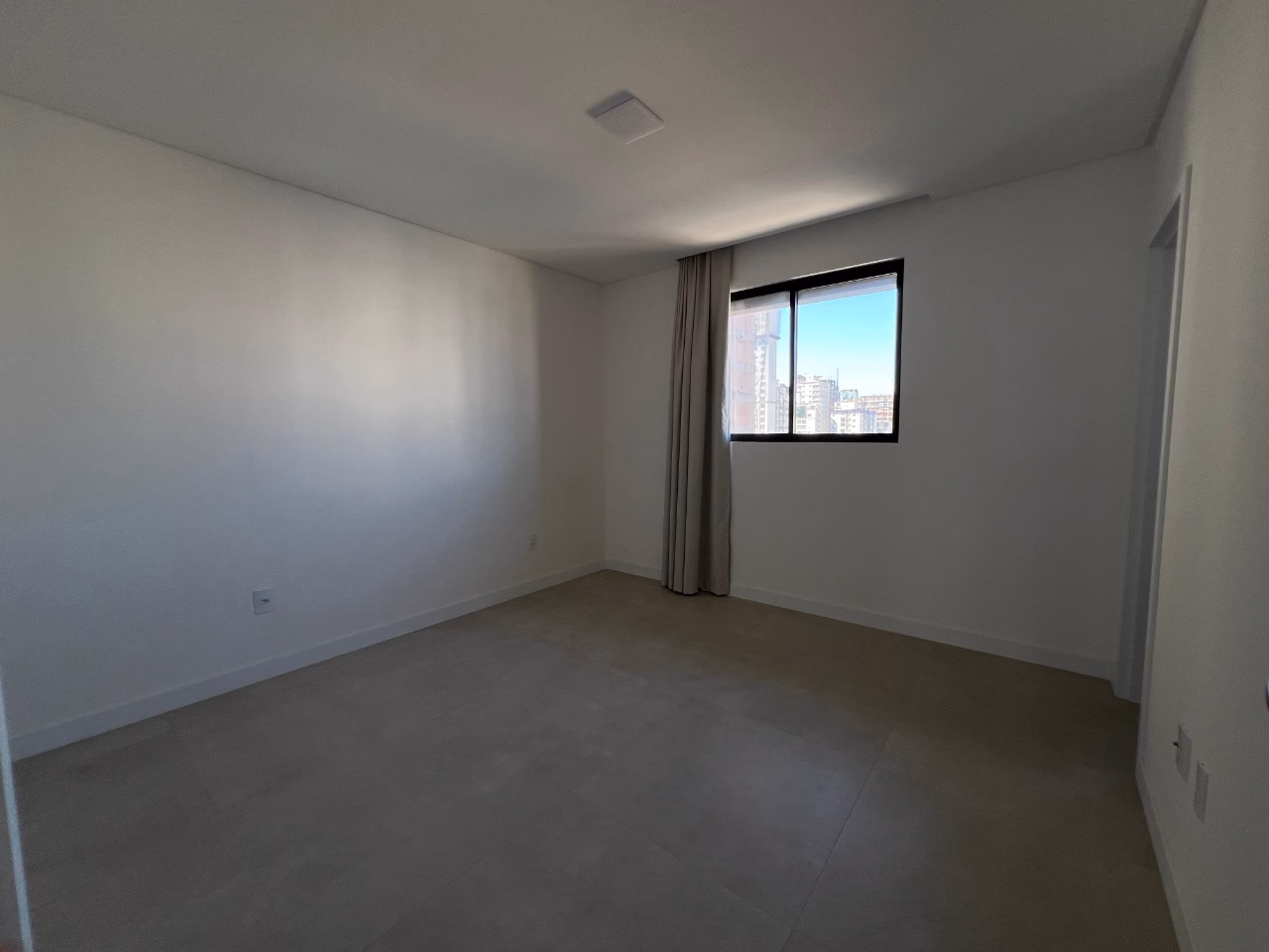 Apartamento 3 suítes em Meia Praia — Meia Praia, Itapema
