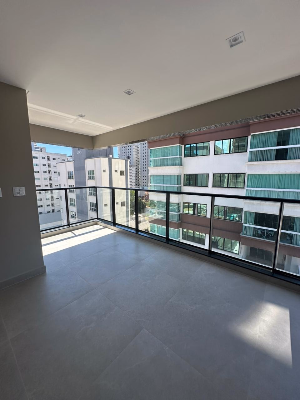 Apartamento 3 suítes em Meia Praia — Meia Praia, Itapema
