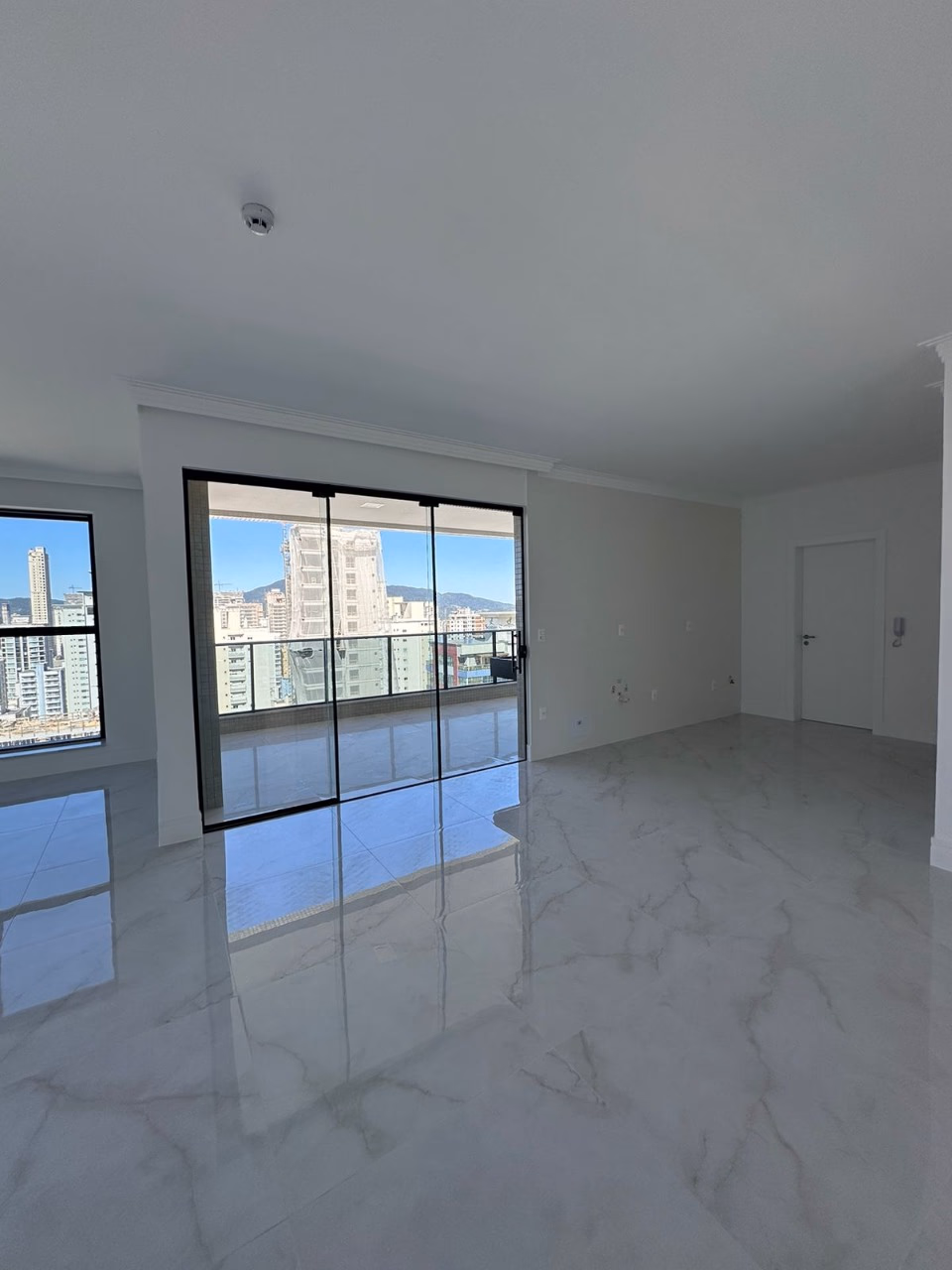Apartamento 3 suítes em Meia Praia — Meia Praia, Itapema