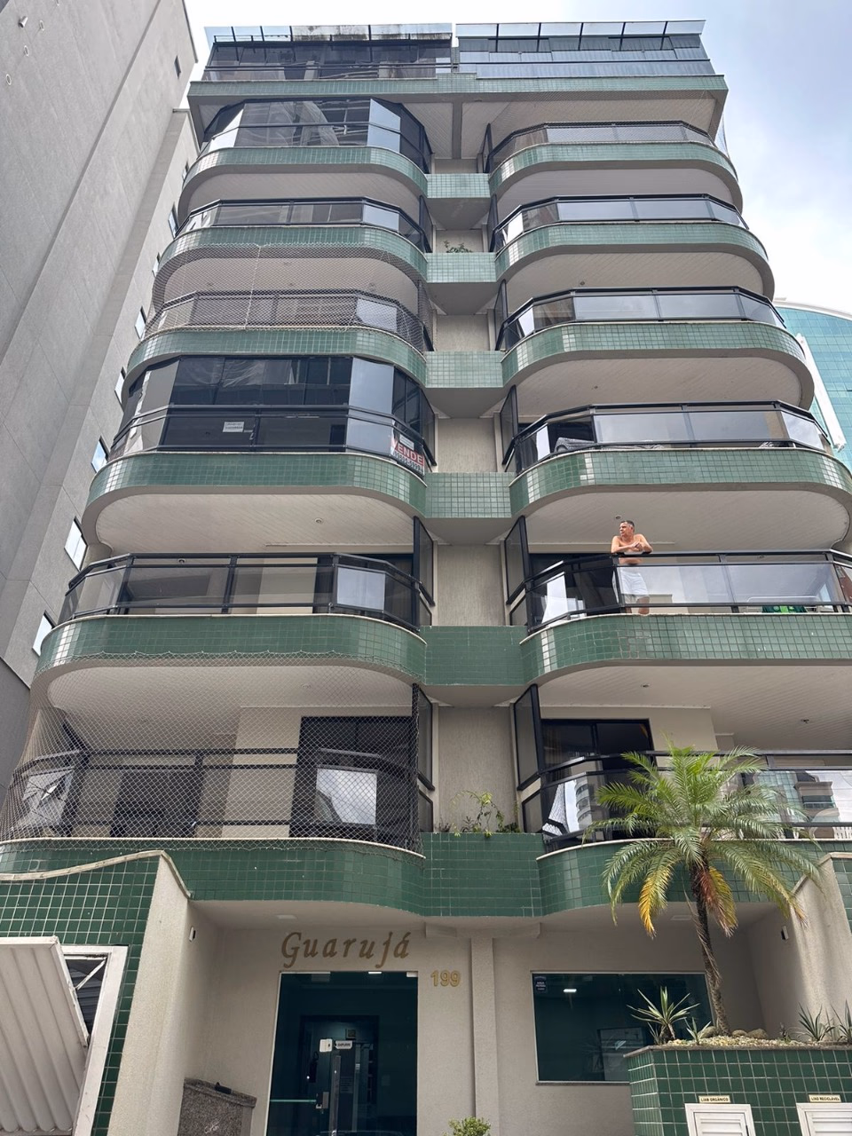 Guarujá Residencial — Meia Praia