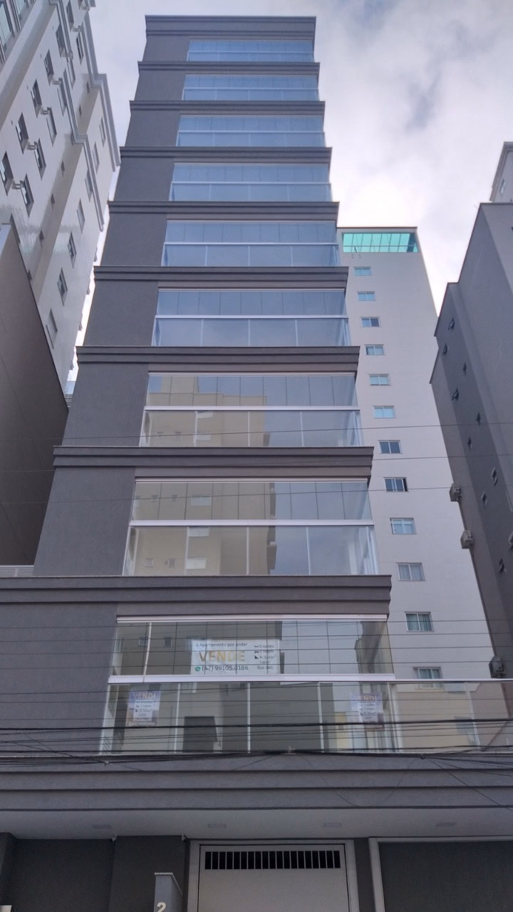 Ferrari Residencial — Meia Praia