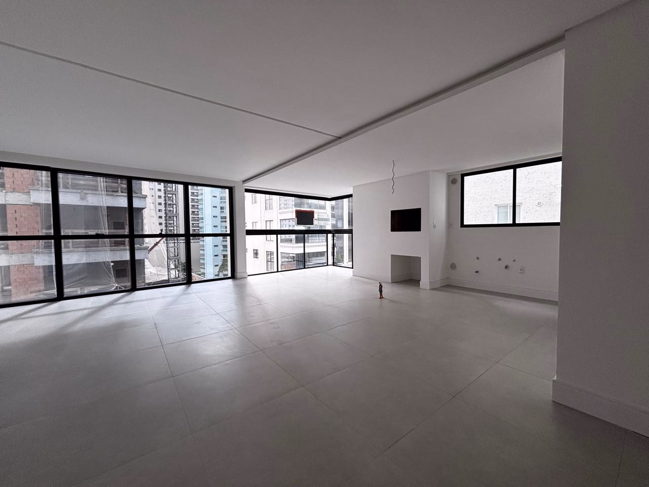 Apartamento 3 suítes em Meia Praia — Meia Praia, Itapema