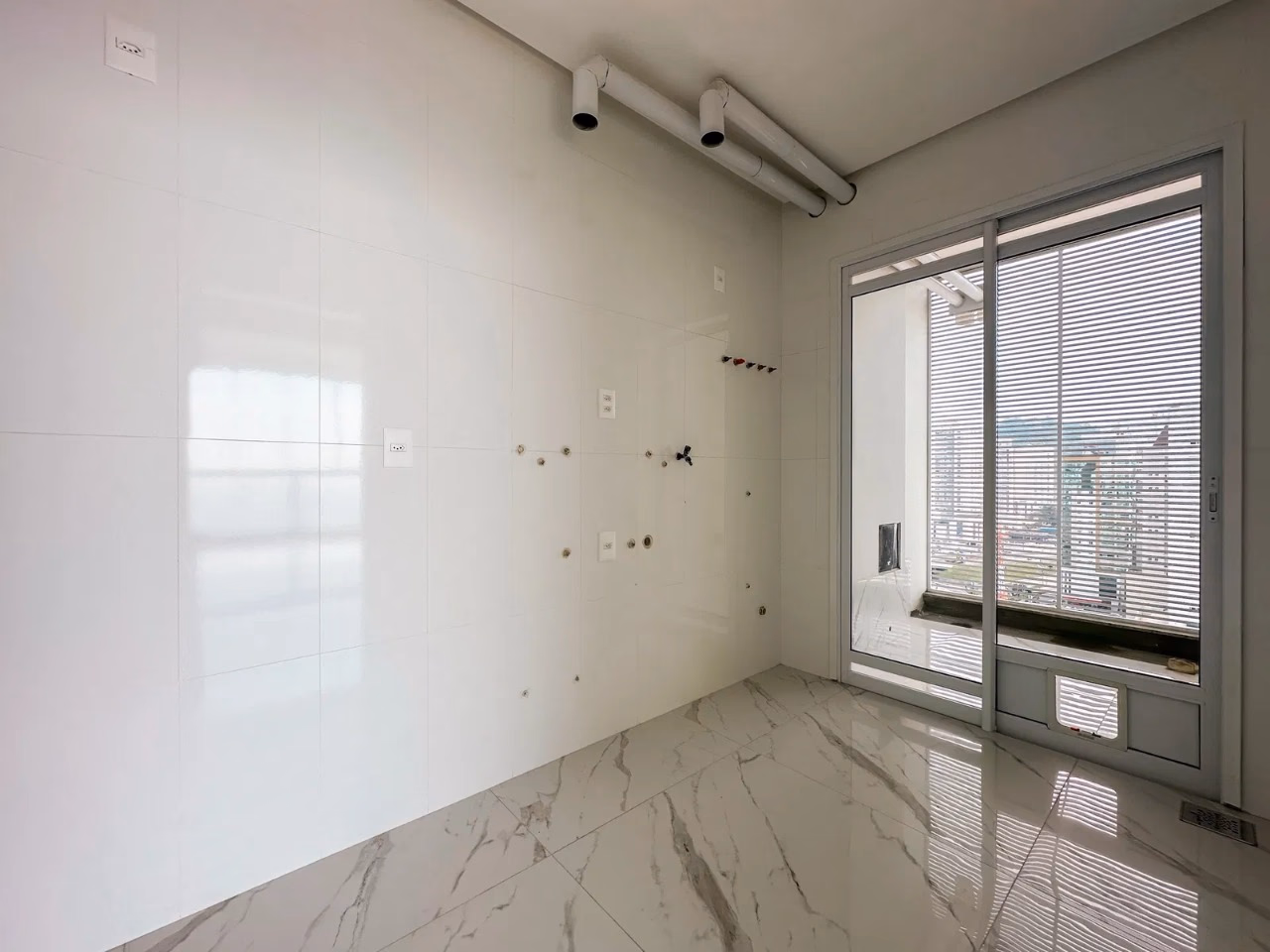 Apartamento 4 suítes em Meia Praia — Meia Praia, Itapema