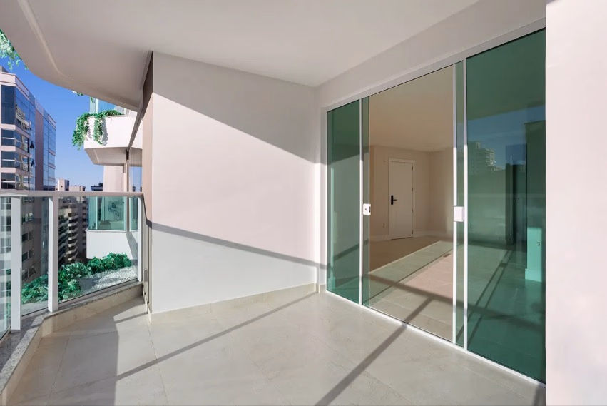 Apartamento 3 suítes em Meia Praia — Meia Praia, Itapema