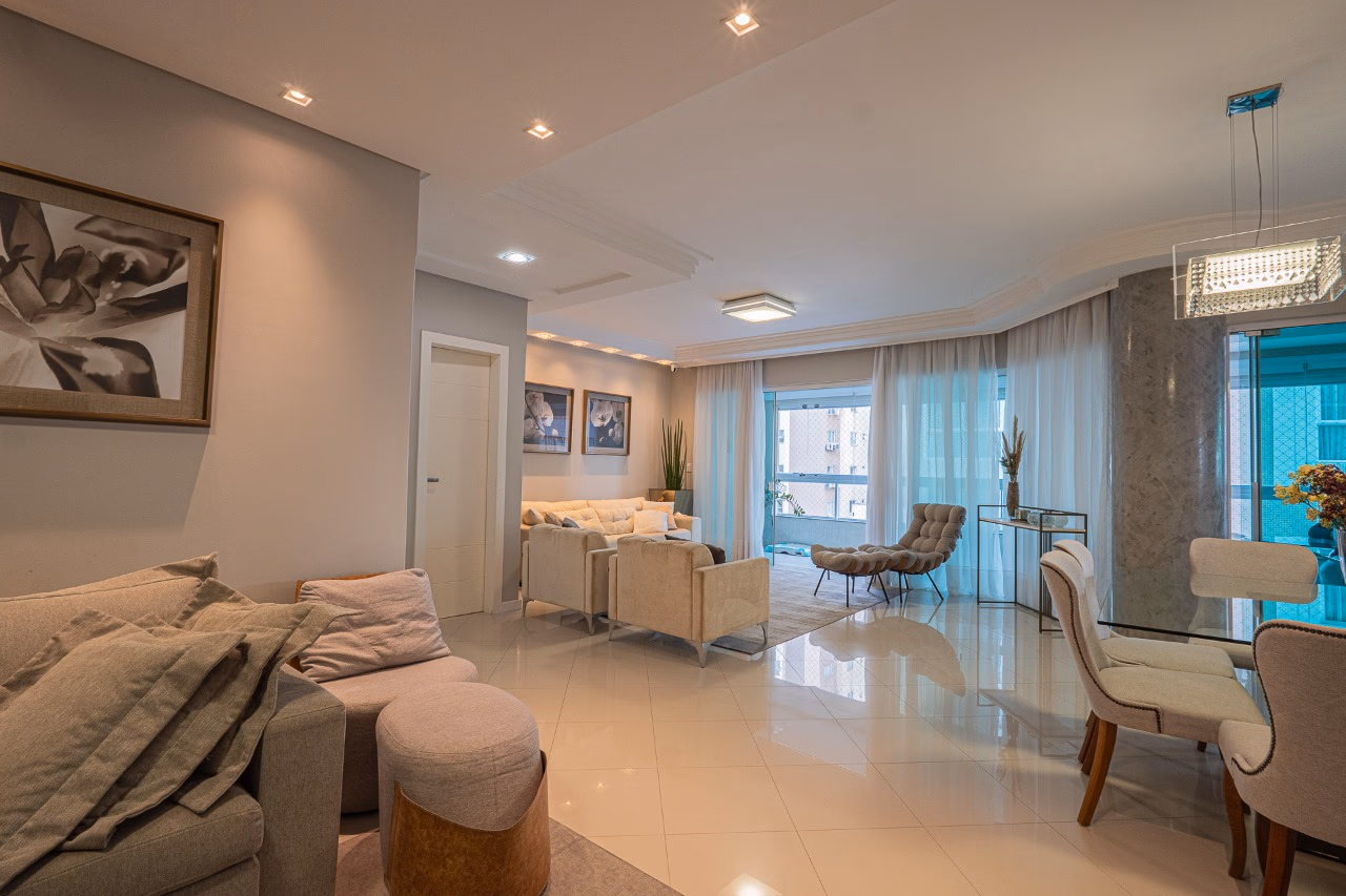 Apartamento 4 suítes em Meia Praia — Meia Praia, Itapema