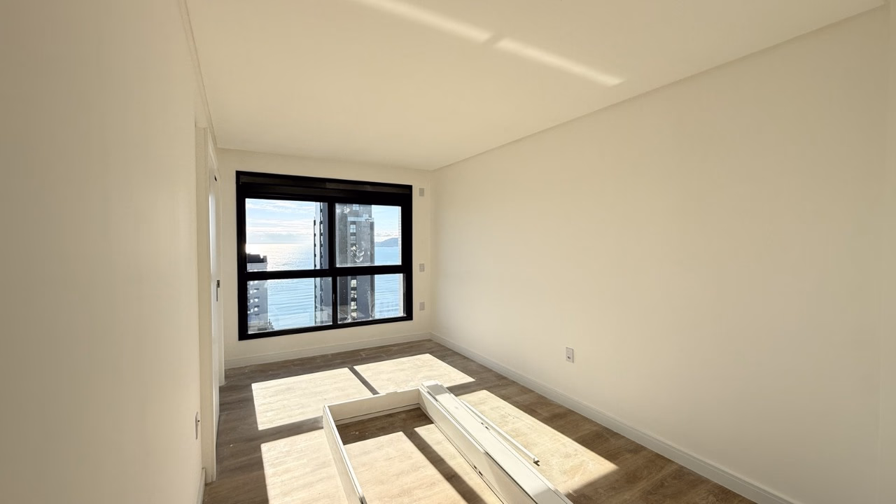 Cobertura 5 suítes em Meia Praia — Meia Praia, Itapema