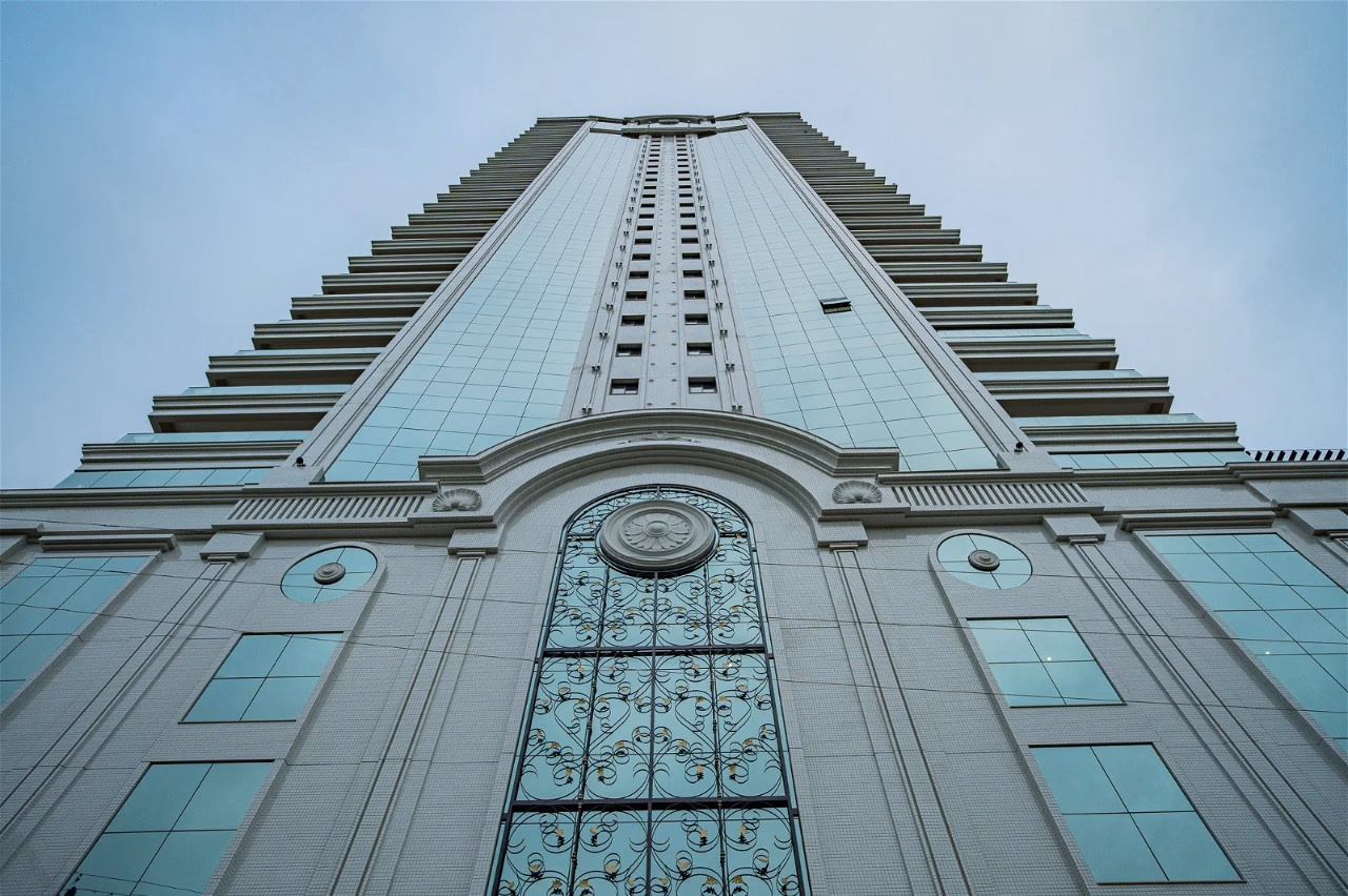 Paramount Tower Residence — Meia Praia