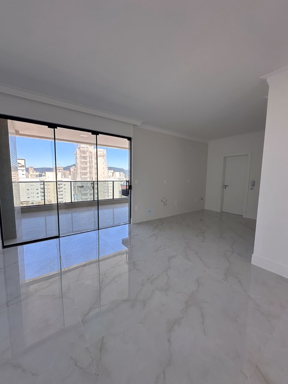 Apartamento 3 suítes em Meia Praia — Meia Praia, Itapema