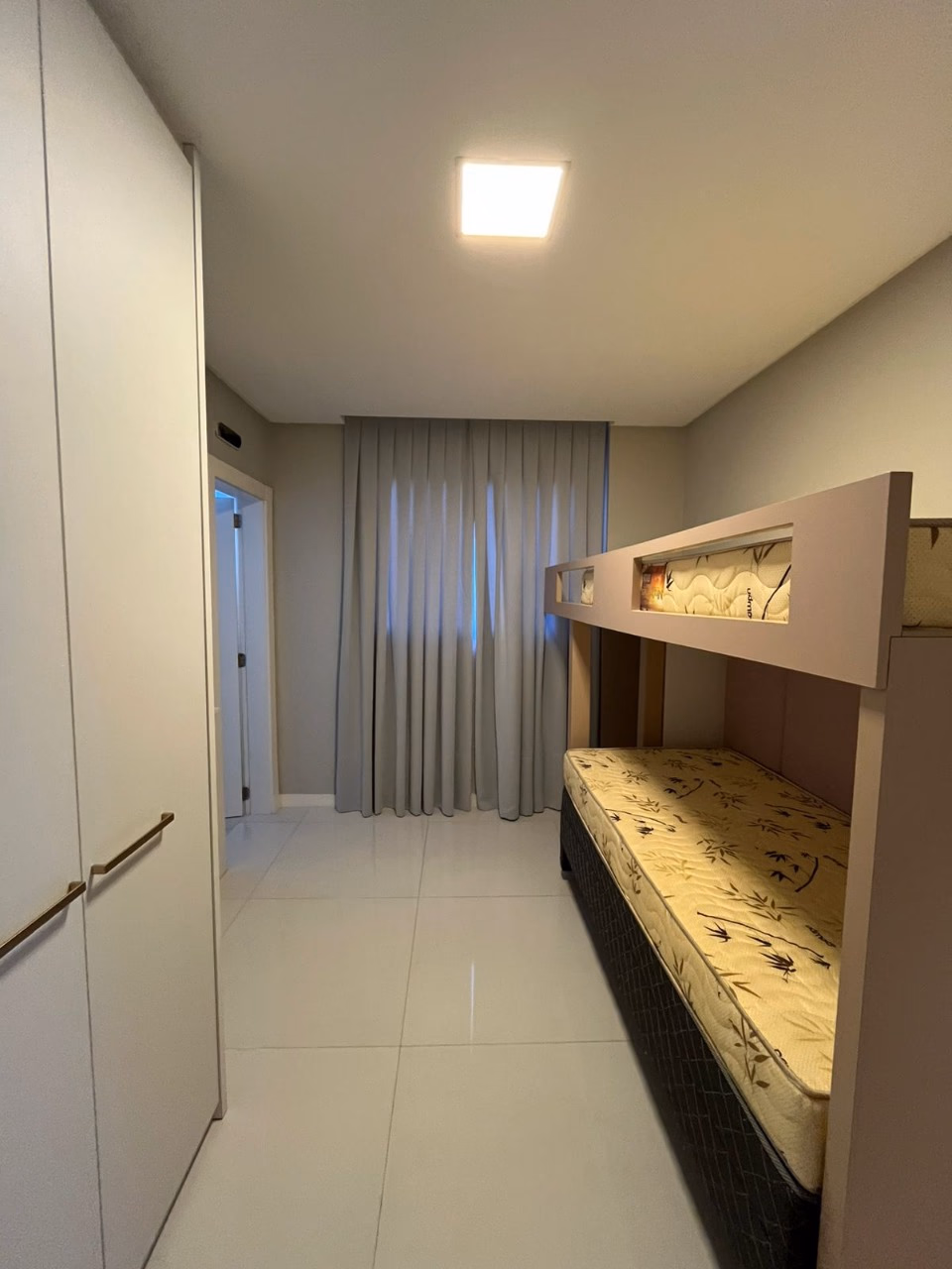 Apartamento 3 suítes em Meia Praia — Meia Praia, Itapema
