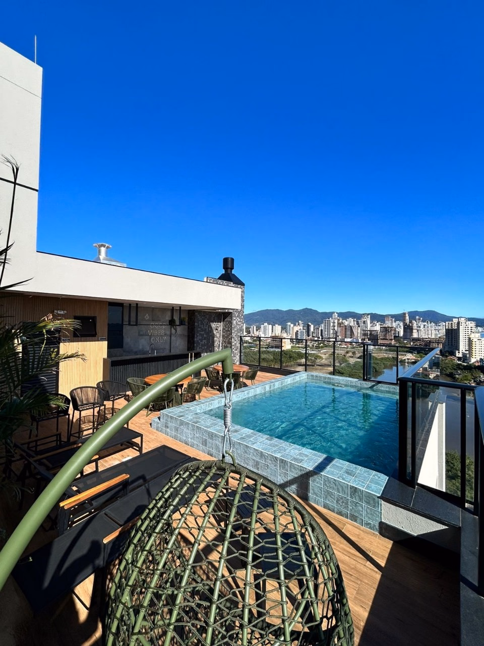 Residencial Laguna, Av