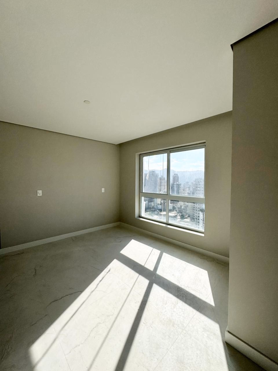 Apartamento 3 suítes em Meia Praia — Meia Praia, Itapema