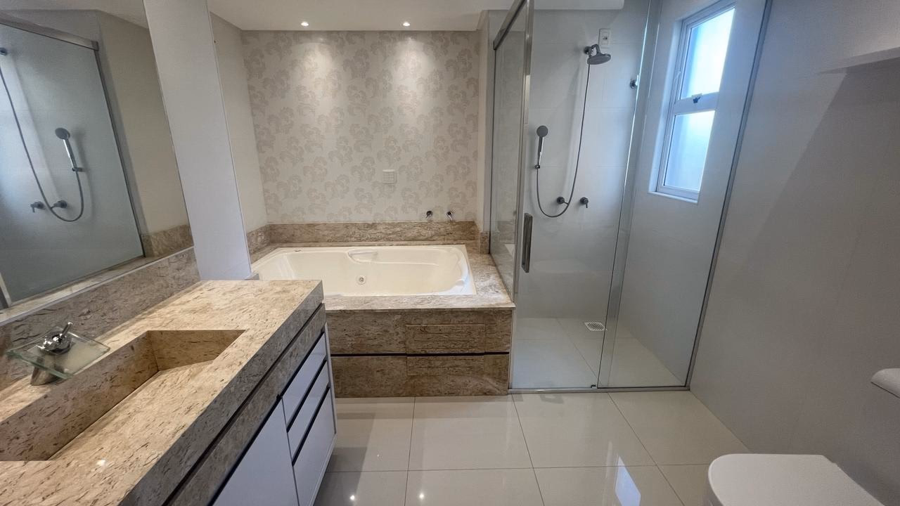Apartamento 4 suítes em Meia Praia — Meia Praia, Itapema