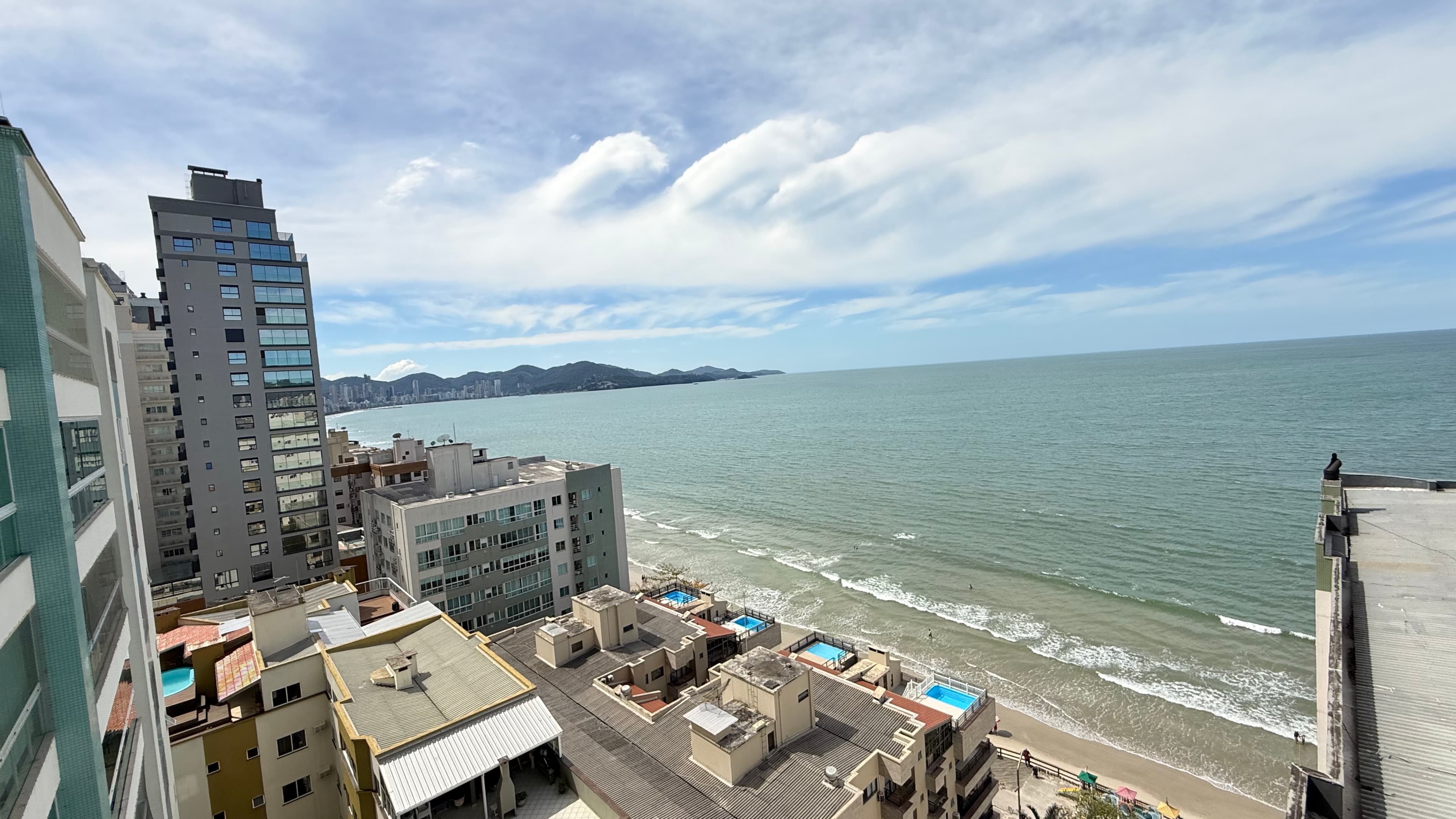 Apartamento 4 suítes em Meia Praia — Meia Praia, Itapema