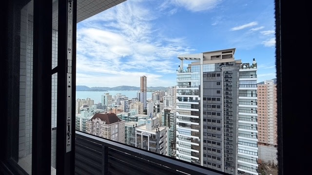 Apartamento 4 suítes em Meia Praia — Meia Praia, Itapema