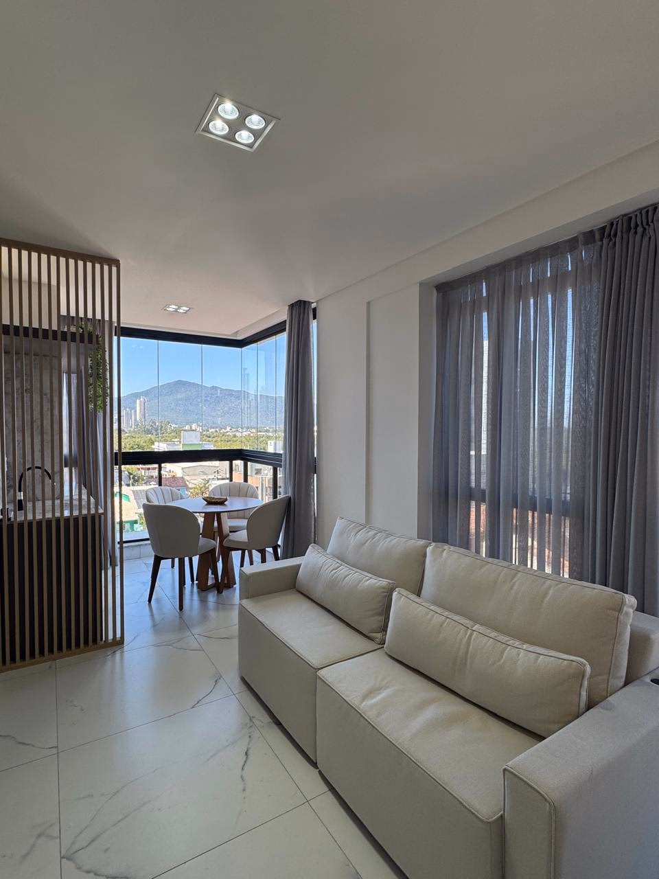 Apartamento 2 suítes em Meia Praia — Meia Praia, Itapema