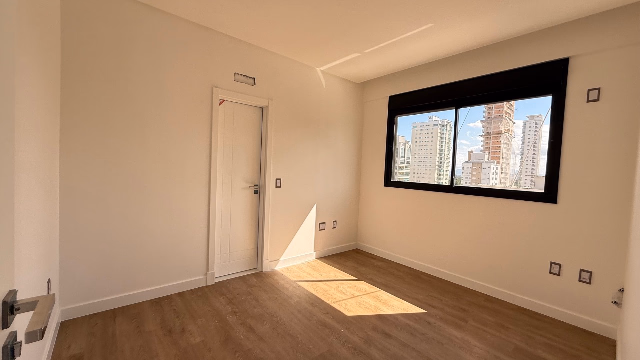 Apartamento 3 suítes em Meia Praia — Meia Praia, Itapema