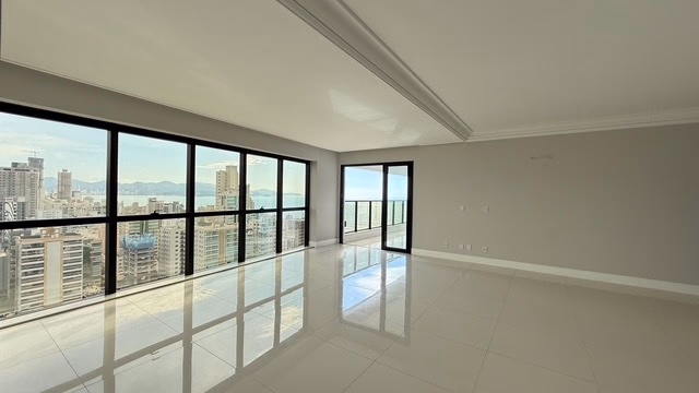 Apartamento 4 suítes em Meia Praia — Meia Praia, Itapema