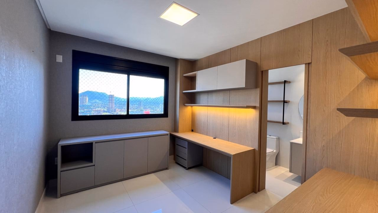 Apartamento 4 suítes em Meia Praia — Meia Praia, Itapema