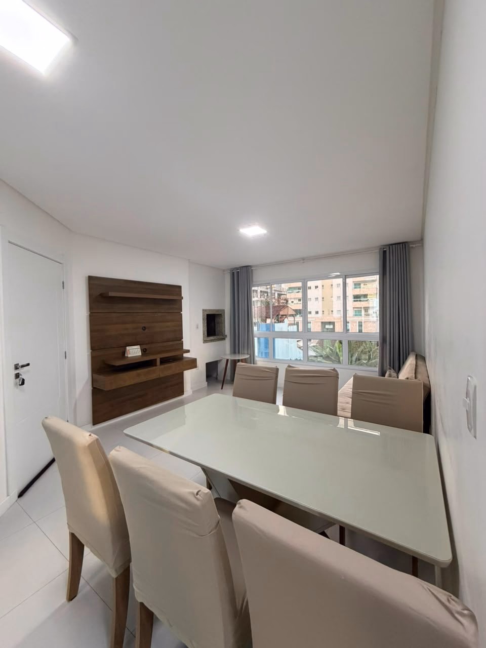 Apartamento 1 suíte em Meia Praia — Meia Praia