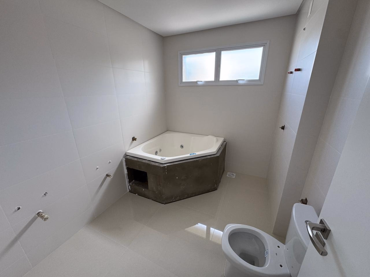Apartamento 4 suítes em Meia Praia — Meia Praia, Itapema