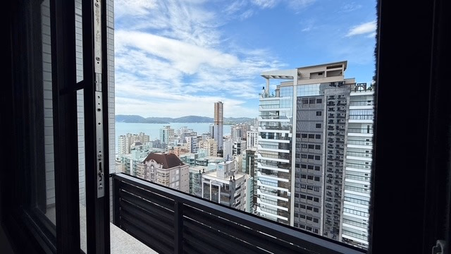 Apartamento 4 suítes em Meia Praia — Meia Praia, Itapema