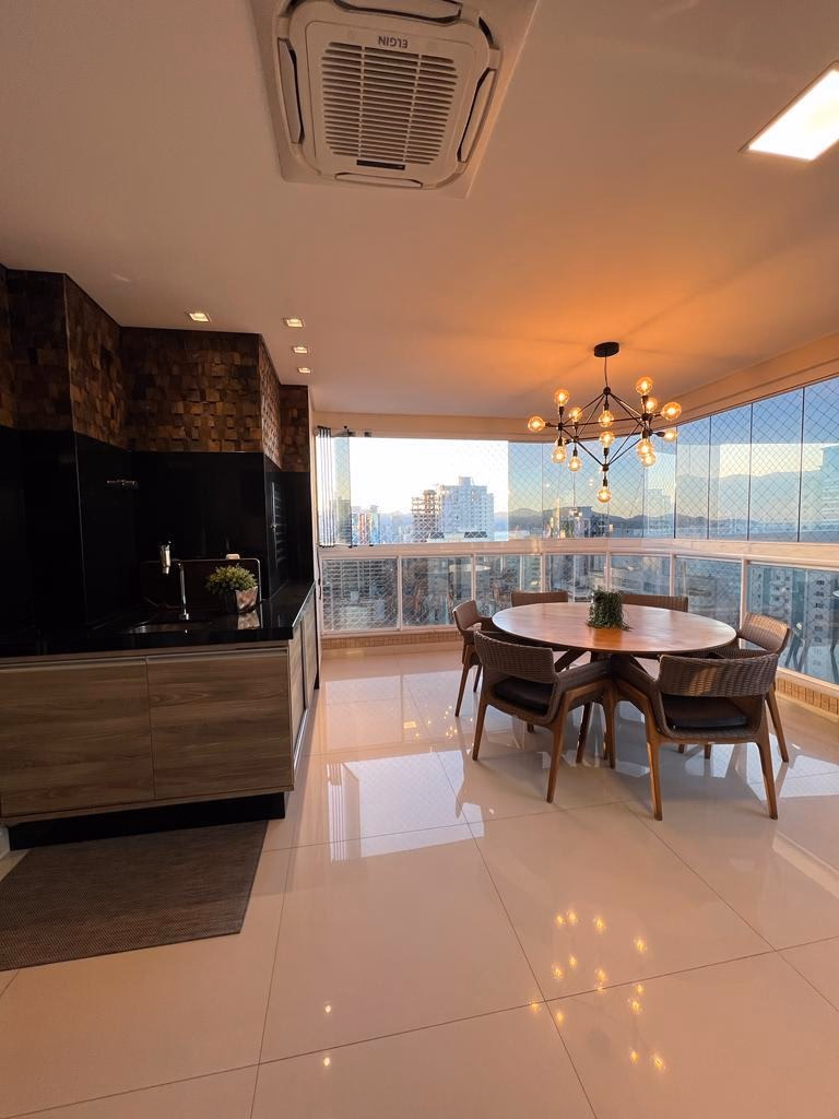 Apartamento 3 suítes em Meia Praia — Meia Praia, Itapema