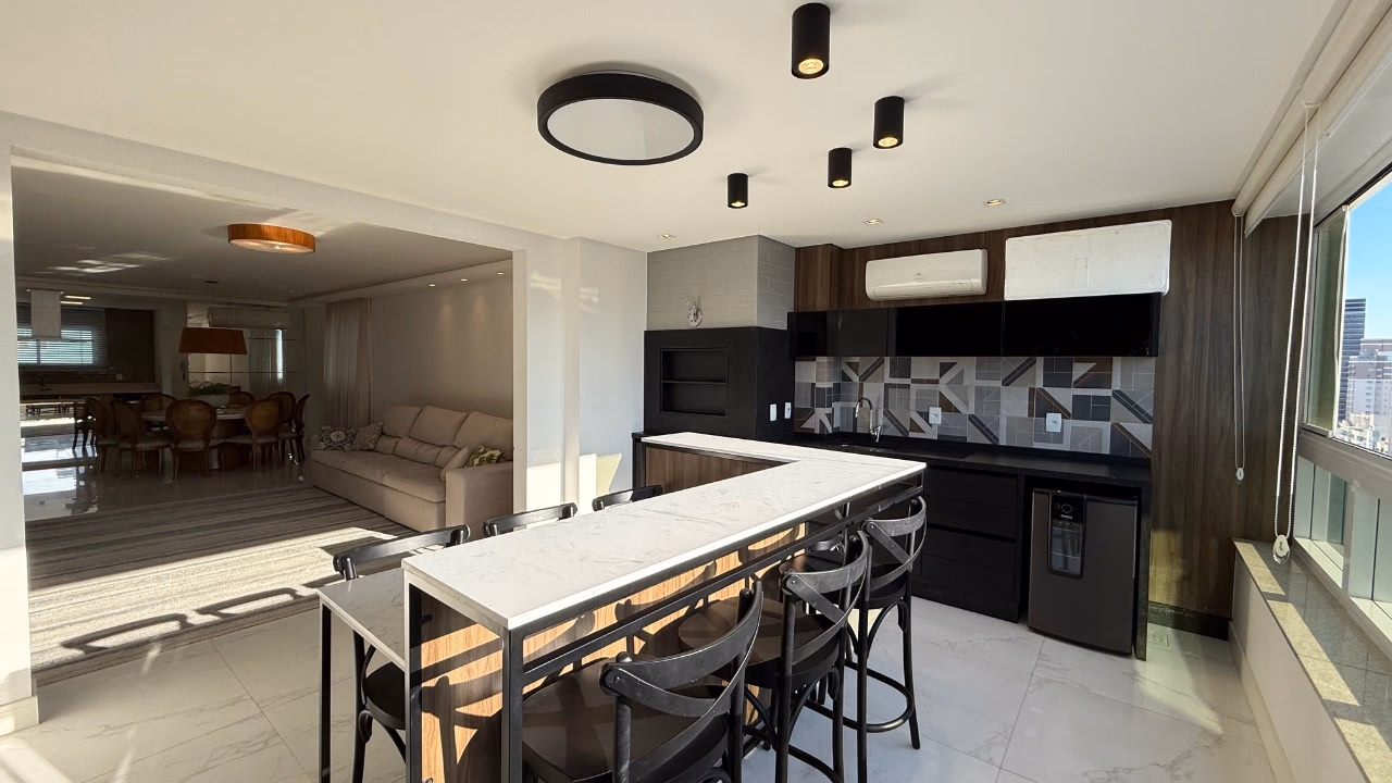 Apartamento 4 suítes em Meia Praia — Meia Praia, Itapema