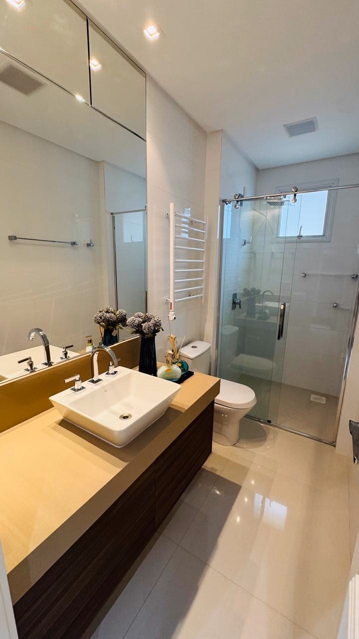Apartamento 4 suítes em Meia Praia — Meia Praia, Itapema