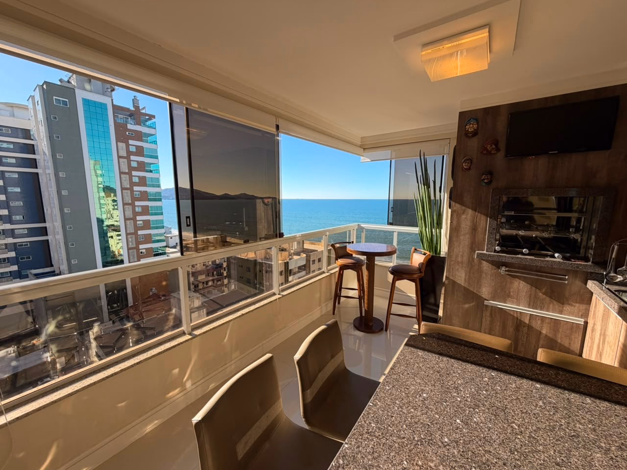 Apartamento 4 suítes em Meia Praia — Meia Praia, Itapema
