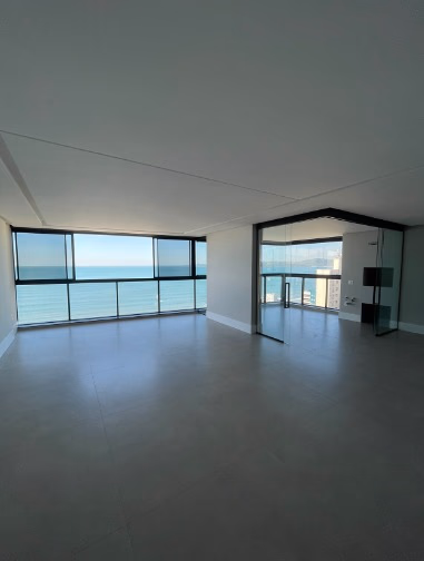 Apartamento 4 suítes em Meia Praia — Meia Praia