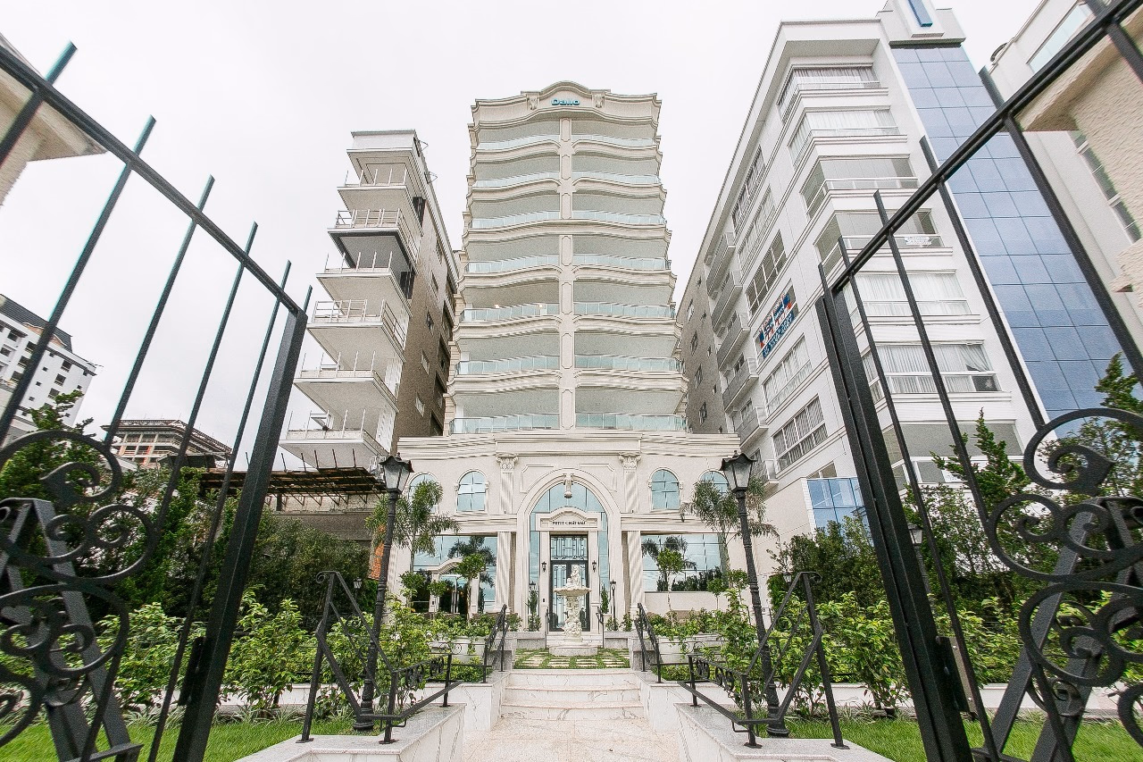 Petit Chateau Residence — Centro